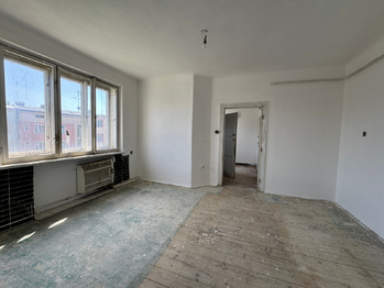 Aktuální stav před rekonstrukcí - Kuchyň s jídelním koutem - Prodej bytu 1+1 v osobním vlastnictví 45 m², Olomouc