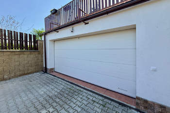 dvojgaráž - Prodej domu 347 m², Tuchoměřice