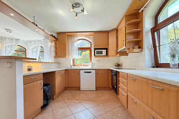 kuchyňský kout - Prodej domu 347 m², Tuchoměřice