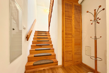 schodiště - Prodej domu 347 m², Tuchoměřice