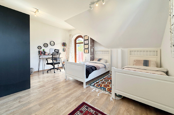 pokoj s balkonem - Prodej domu 347 m², Tuchoměřice