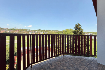 balkon v 2 NP - Prodej domu 347 m², Tuchoměřice