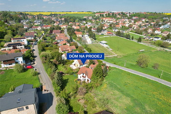 letecký pohled na dům - Prodej domu 347 m², Tuchoměřice