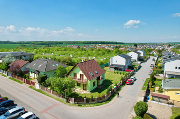 letecký pohled na dům - Prodej domu 132 m², Horoměřice 