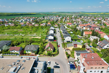 letecký pohled na dům - Prodej domu 132 m², Horoměřice