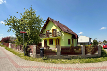 boční pohled na dům - Prodej domu 132 m², Horoměřice
