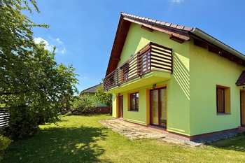 vstup na zahradu - Prodej domu 132 m², Horoměřice