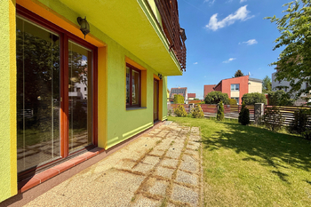 vstup do zahrady - Prodej domu 132 m², Horoměřice