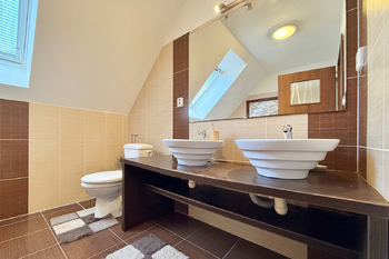 koupelna - Prodej domu 132 m², Horoměřice