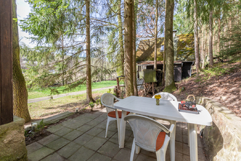 Posezení u chaty - Prodej chaty / chalupy 80 m², Újezd nade Mží