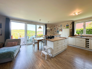 Obývací pokoj s kuchyní  - Prodej domu 154 m², Chaloupky