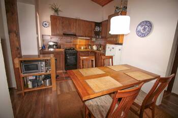 kuchyně s jídelnou - Pronájem domu 222 m², Hrdějovice