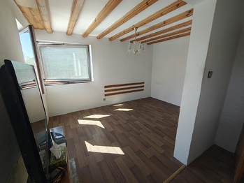 pokoj v 1.NP - Pronájem domu 222 m², Hrdějovice