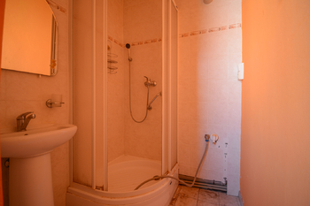 Koupelna - Prodej bytu 3+1 v družstevním vlastnictví 60 m², Hradec Králové