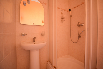 Koupelna - Prodej bytu 3+1 v družstevním vlastnictví 60 m², Hradec Králové