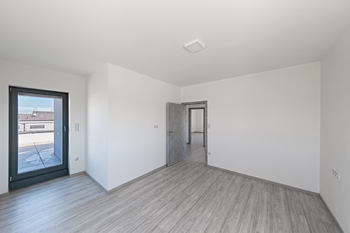 2NP pokoj 1 - Prodej domu 139 m², Roudné
