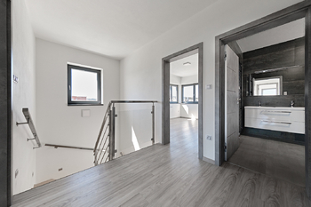 2 NP chodba - Prodej domu 139 m², Roudné