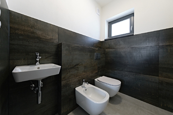 2NP samostatná toaleta - Prodej domu 139 m², Roudné