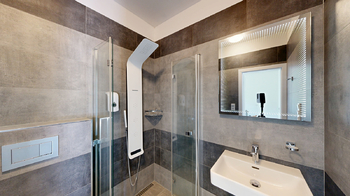koupelna u ložnice - Prodej domu 134 m², Pyšely