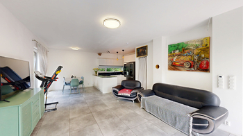 obývací pokoj s kuchyňským koutem - Prodej domu 134 m², Pyšely