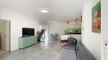 obývací pokoj s kuchyňským koutem - Prodej domu 134 m², Pyšely