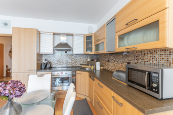 Prodej bytu 3+kk v osobním vlastnictví 76 m², Praha 9 - Vinoř
