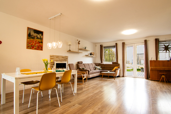 obývací pokoj - Prodej domu 122 m², Lány