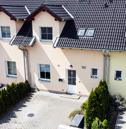 pohled na dům z ulice - Prodej domu 122 m², Lány
