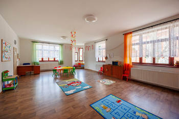Prodej domu 688 m², Valeč