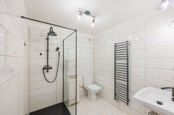 Prodej domu 688 m², Valeč