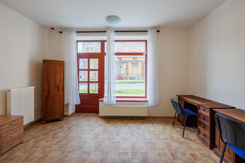Prodej domu 688 m², Valeč