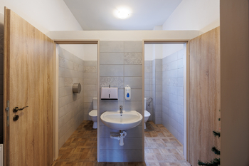 Prodej domu 688 m², Valeč