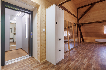 Prodej domu 688 m², Valeč