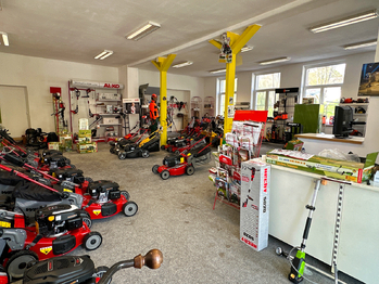 Prodej obchodních prostor 200 m², Planá
