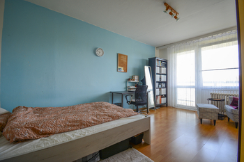 Pokoj s balkónem - Prodej bytu 2+1 v osobním vlastnictví 63 m², Hradec Králové
