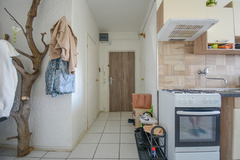 Vstupní chodba - Prodej bytu 2+1 v osobním vlastnictví 63 m², Hradec Králové