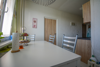 Jídelna - Prodej bytu 2+1 v osobním vlastnictví 63 m², Hradec Králové