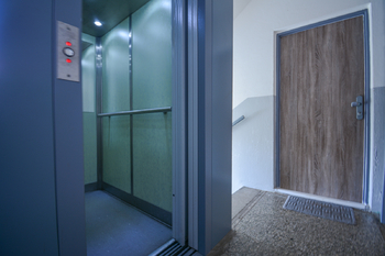 Výtah - Prodej bytu 2+1 v osobním vlastnictví 63 m², Hradec Králové