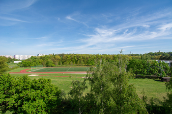Výhled z balkónu - Prodej bytu 2+1 v osobním vlastnictví 63 m², Hradec Králové