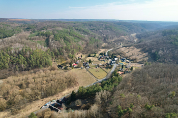 Prodej pozemku 8424 m², Medonosy