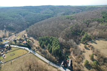 Prodej pozemku 8424 m², Medonosy