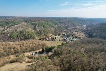 Prodej pozemku 8424 m², Medonosy