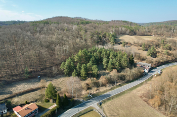 Prodej pozemku 8424 m², Medonosy
