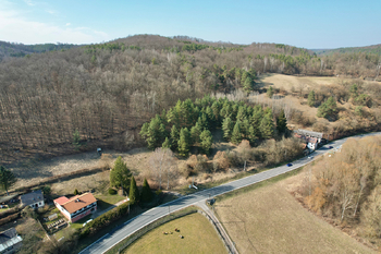 Prodej pozemku 8424 m², Medonosy