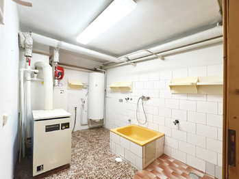 Kotelna/prádelna - el. kotel + plynový kotel - Prodej domu 290 m², Praha 5 - Smíchov
