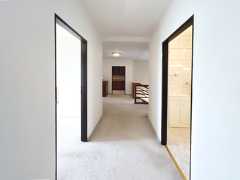 Prostor a dispozice místností vás příjemně překvapí - Prodej domu 290 m², Praha 5 - Smíchov
