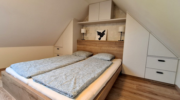 V patře je veliký prostor pro umístění ložnice - Prodej bytu 2+kk v osobním vlastnictví 49 m², Čím