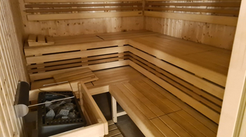 V suterénu domu je k dispozici sauna - Prodej bytu 2+kk v osobním vlastnictví 49 m², Čím