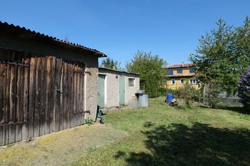 Kolna a chlévy na zahradě - Prodej bytu 4+kk v osobním vlastnictví 90 m², Sedlčany
