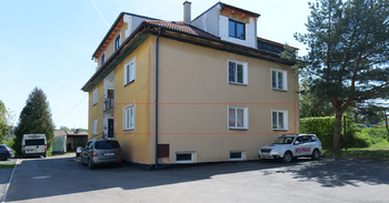 Okolí domu - Prodej bytu 4+kk v osobním vlastnictví 90 m², Sedlčany